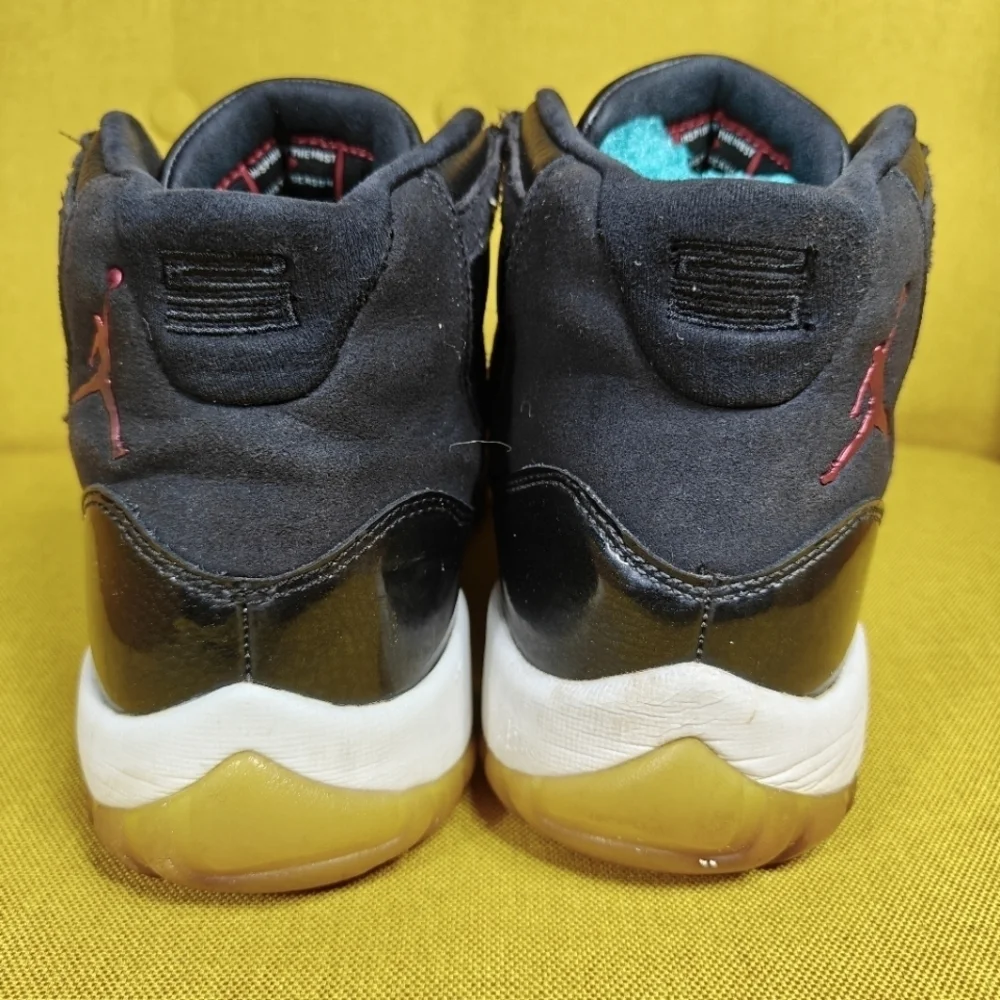 Air Jordan XI Retro Basketball Black White Sneakers Men's Size 10